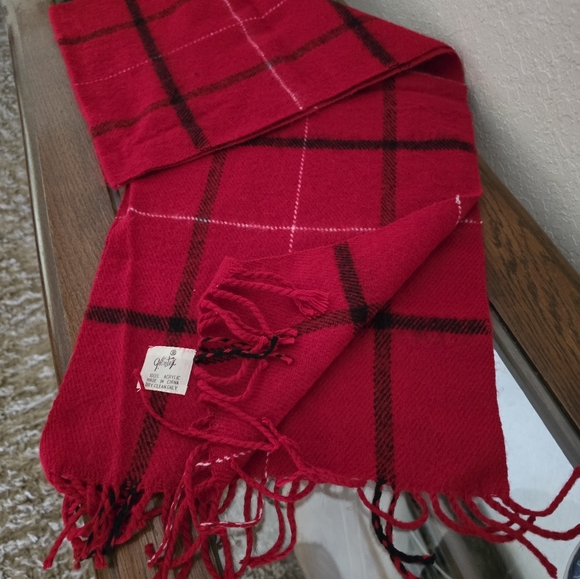 NEW Vintage Red 100% acrylic scard. - Picture 3 of 3